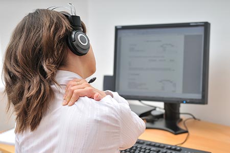 Nackenverspannungen und Kopfschmerzen am Arbeitsplatz
